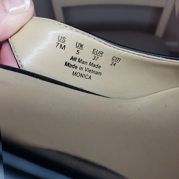 Classic black slingbacks - Picture 5 of 6